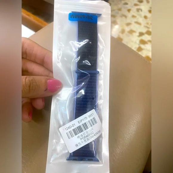 APPLE WATCH ASSORTED STRAPS. 999/- each. Gold rose gold black navy blue maroon - Picture 8 of 10